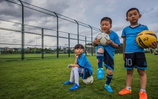 儿童16岁还能踢足球吗，儿童16岁还能踢足球吗为什么